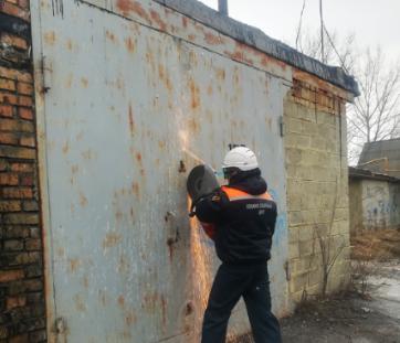 Житель Пензы задохнулся в гараже
