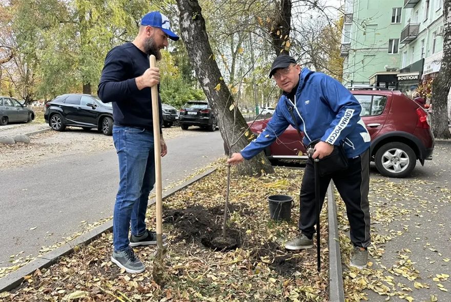Пензенские депутаты-единороссы озеленяют город