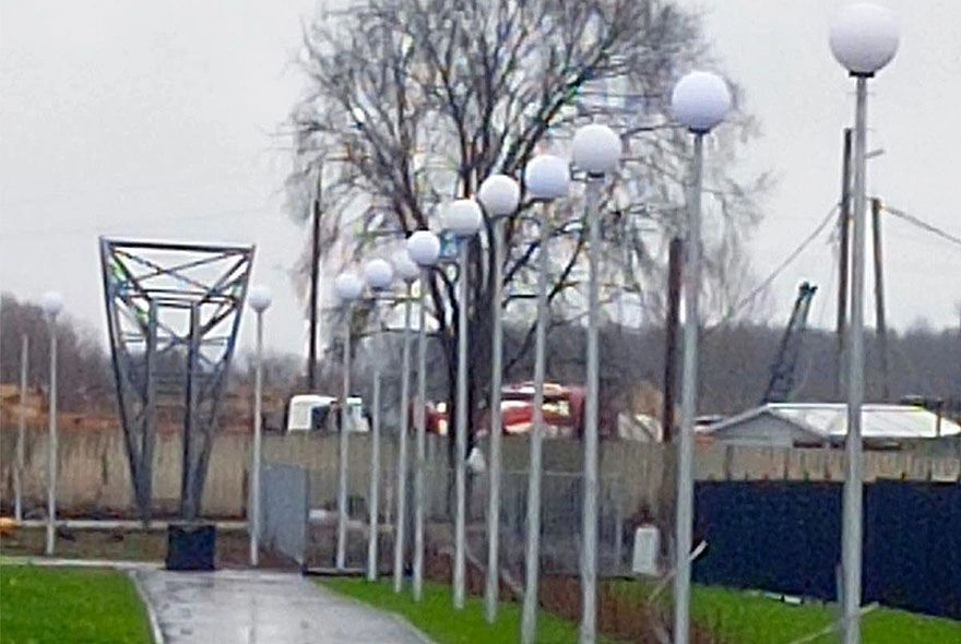 В Спутнике установили новые световые опоры  