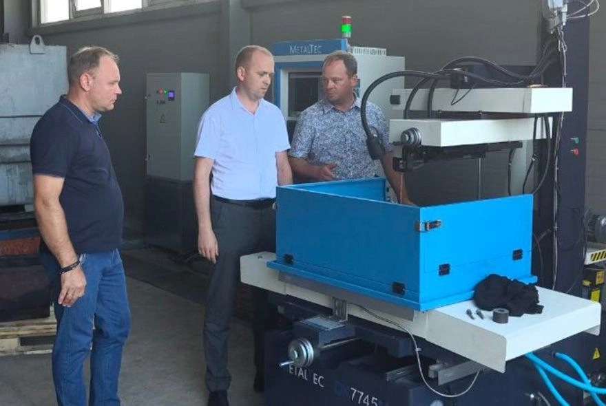 Роман Трялин  посетил пензенский завод «Континент» 