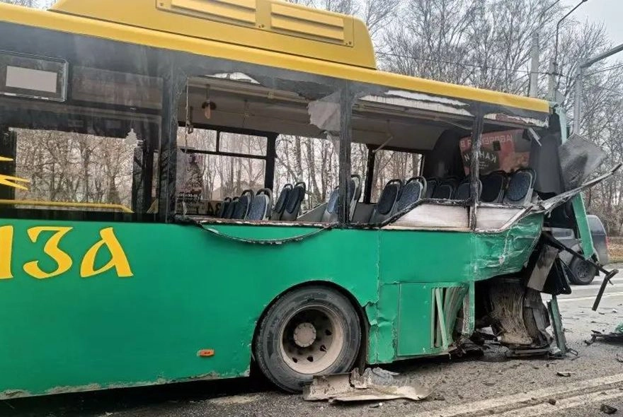 В Пензе на Тепличной ДТП с автобусом