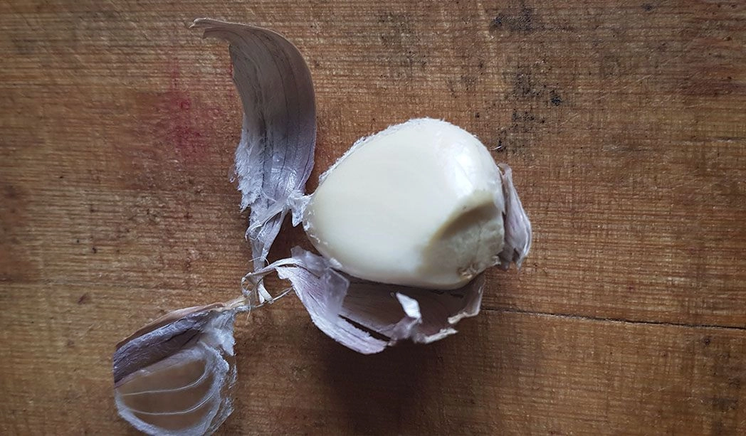 Не «раздевайте» чеснок