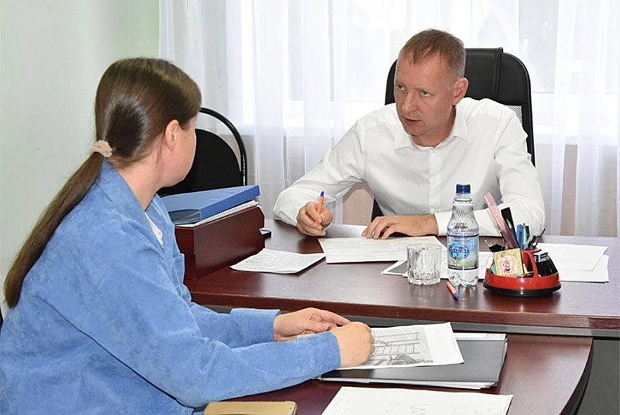 Денис Соболев решает проблемы жителей своего округа