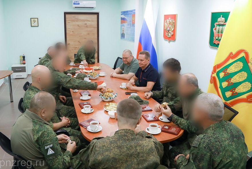 Олег Мельниченко встретился с бойцами в Мелитополе