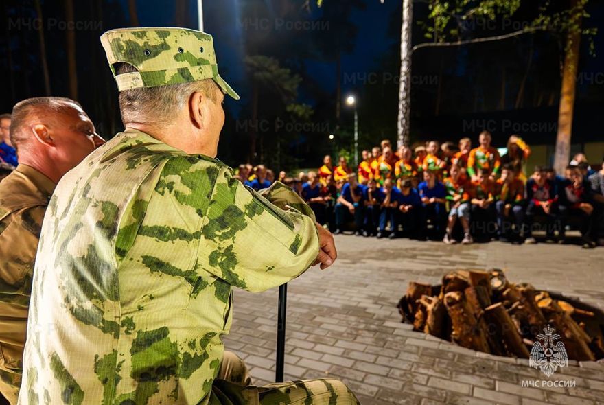 В Пензе юные спасатели встретились с участником СВО