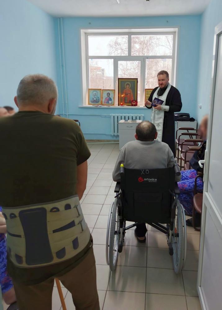 Пензенские священники навестили раненых