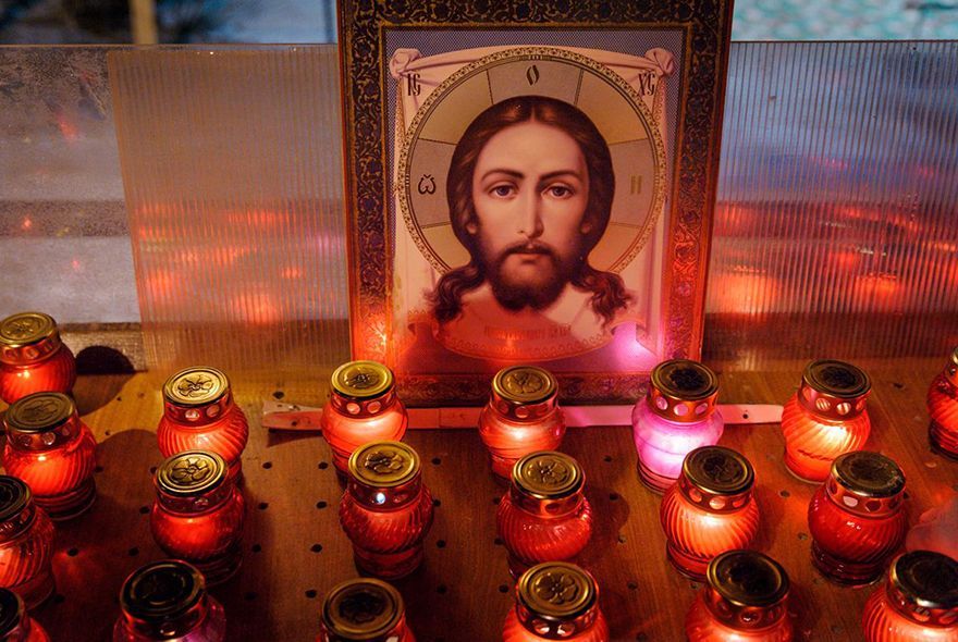 Зачем молиться иконам