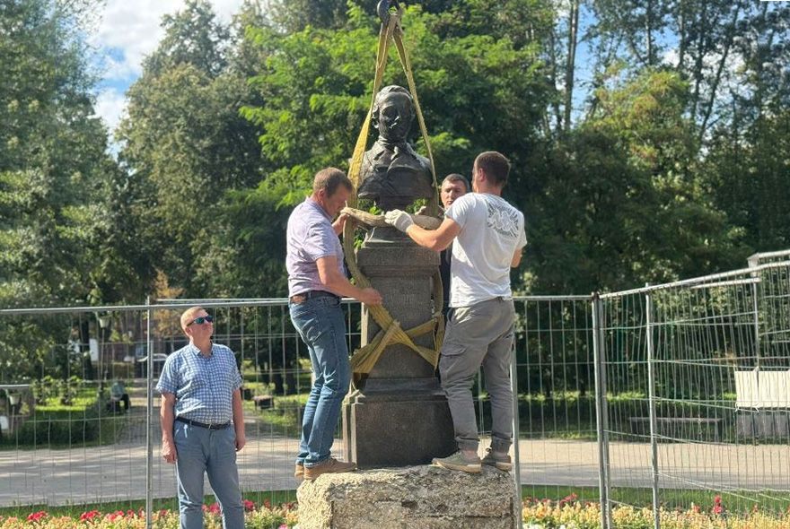 В Пензе реставрируют бюст Лермонтова 