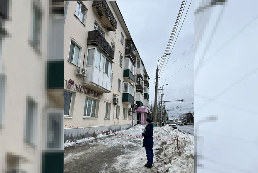 В Пензе на мальчика упала глыба льда