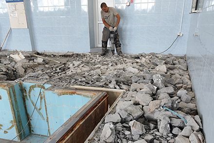 В Пензе ремонтируют бассейн в Ахунах 