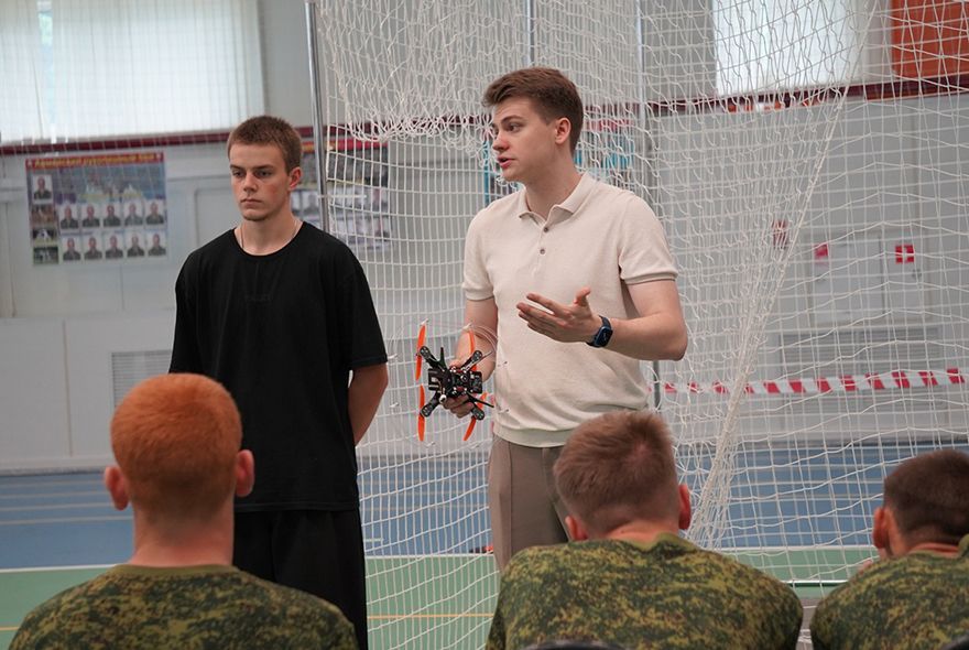 В Пензе участники сборов «Гвардеец» учатся управлять дронами