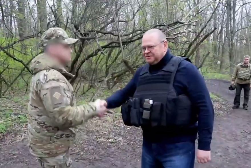 Олег Мельниченко навестил наших бойцов в Курской области