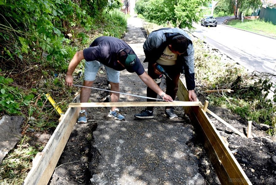 В Пензе ремонтируют лестницу на Красной