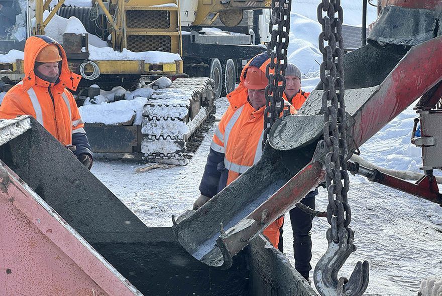 На Ерике начали возводить опоры путепровода