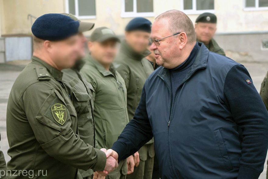 Олег Мельниченко вручил награды бойцам пензенского СОБРа