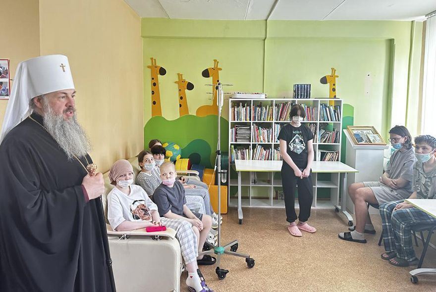 Митрополит побывал в онкодиспансере