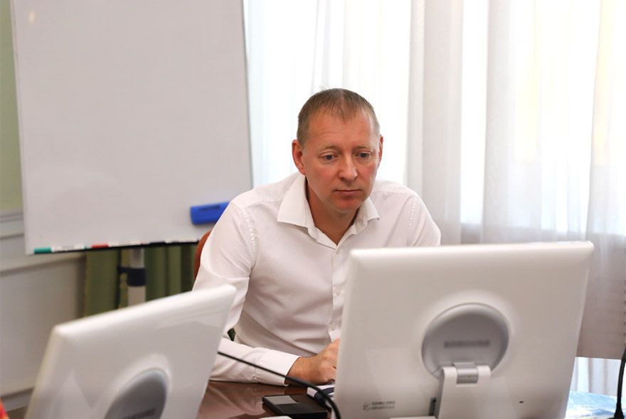 Денис Соболев предложил установить в Пензе больше скамеек 