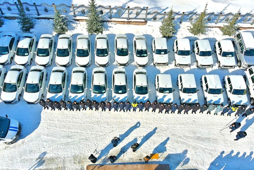 В Пензе полицейским вручили ключи от новых автомобилей