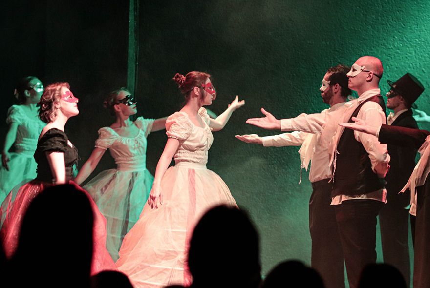 Город на Сюре. Праздник мертвых или живых?