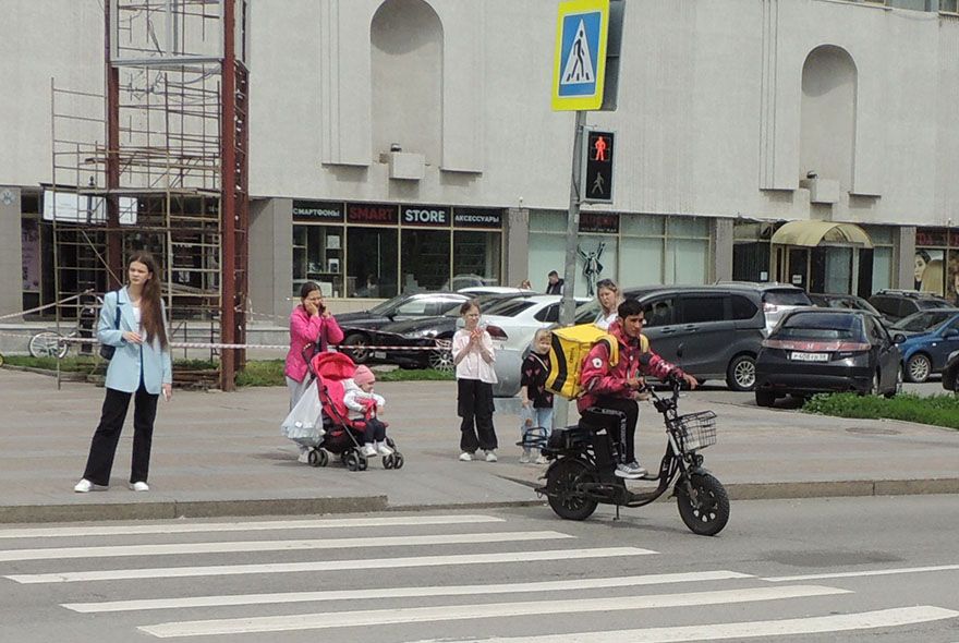 Куда торопится самокат?