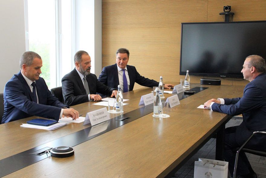 Игорь Комаров встретился с Генеральным консулом Республики Беларусь