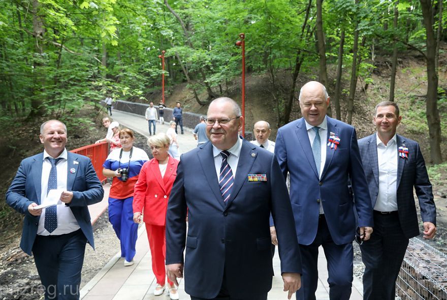 Олег Мельниченко осмотрел обновленную Тропу здоровья в Пензе