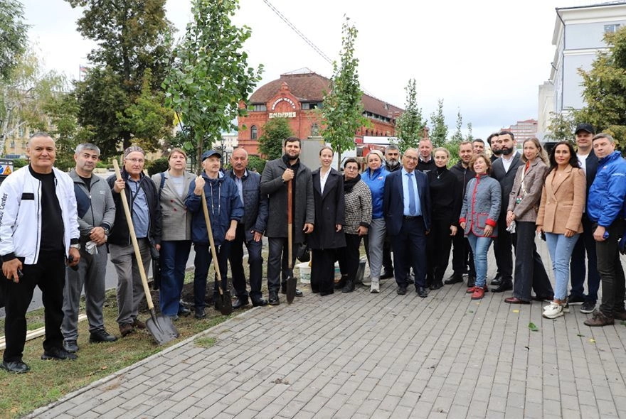 В Пензе на Московской высадили более 200 саженцев 