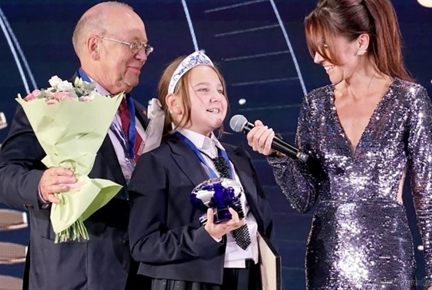 Пензенскую школьницу поздравили звезды ТВ