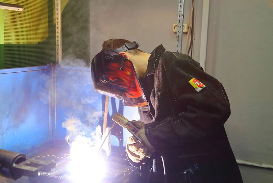 Не сдал ОГЭ? Возьмут в рабочие!