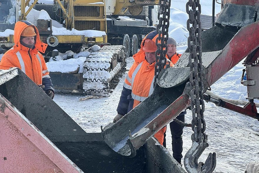 На Ерике начали возводить опоры путепровода