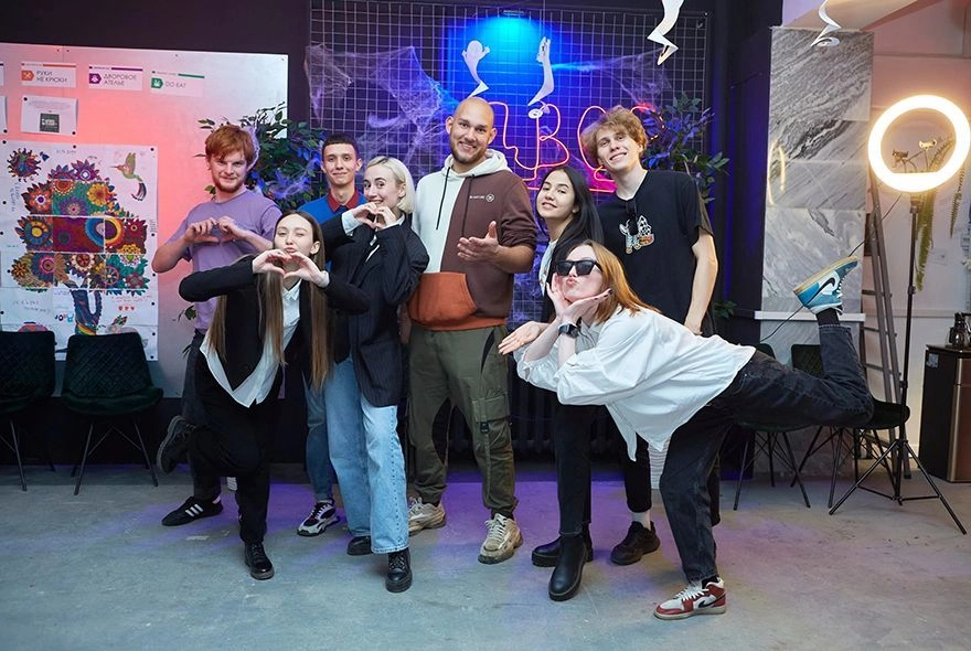 Заходите во «Двор», его двери открыты!