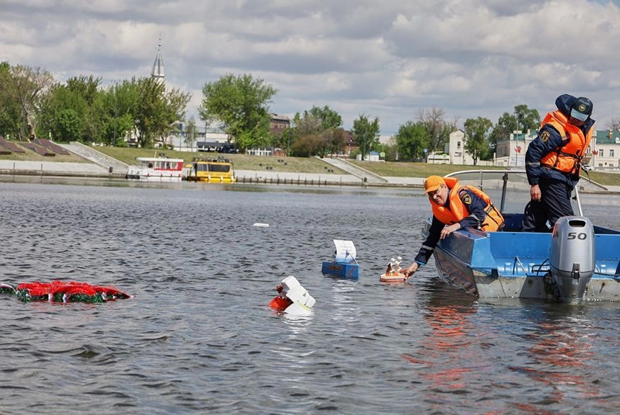 В Суру спустили "Кораблики Победы"