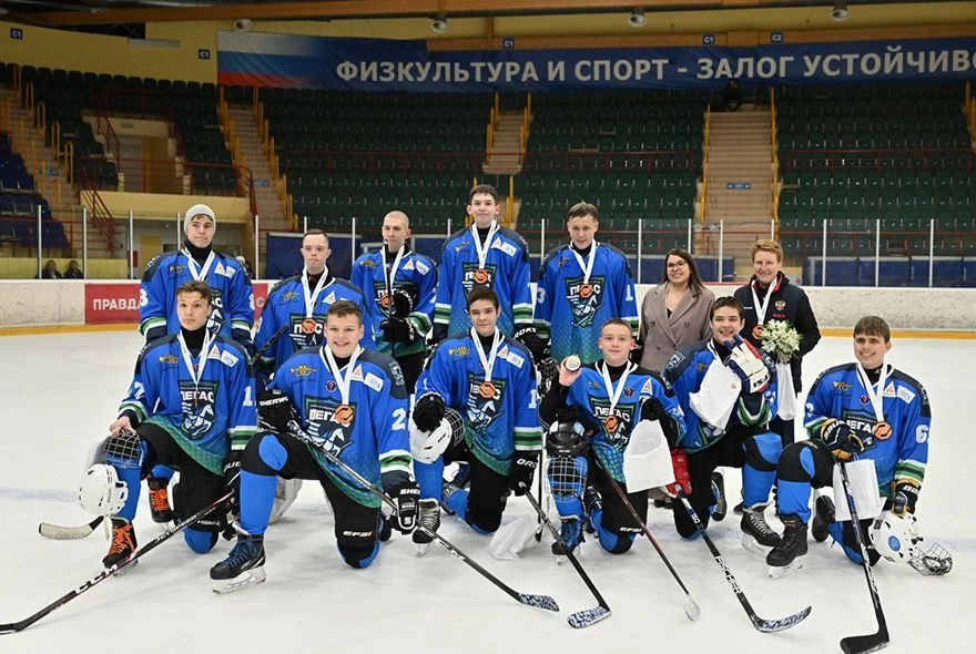 Пензенская команда — призер турнира по адаптивному хоккею