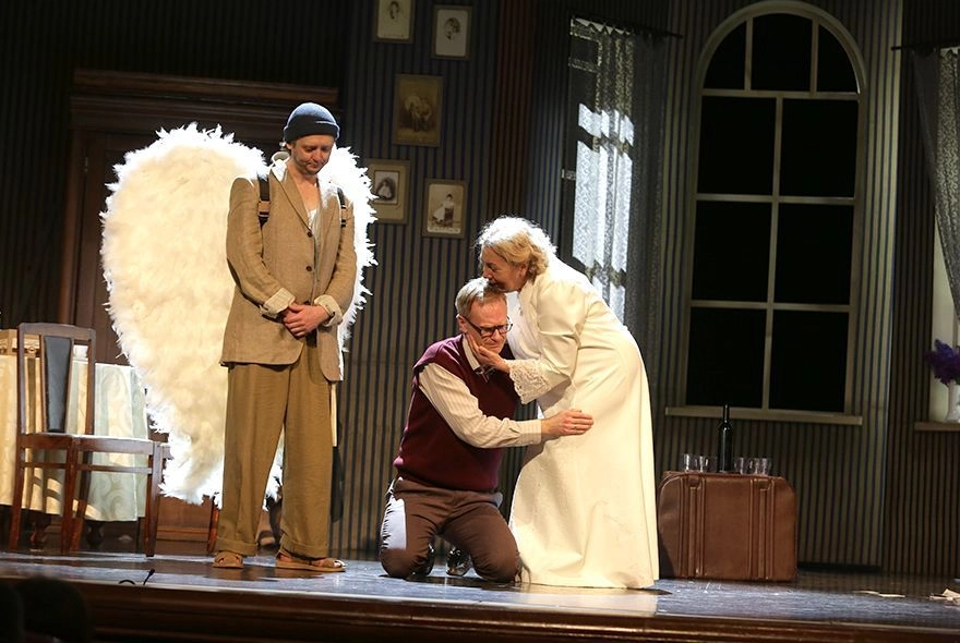 Под крылом ангела